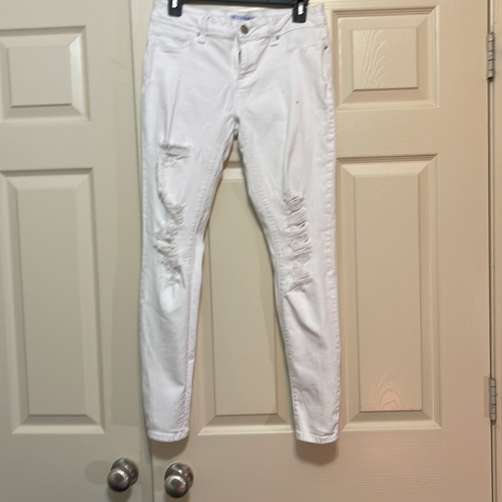YMI Ladies Jeans white size 11 pre love but still in good shape!
